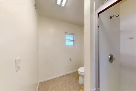 Bath - 1510 Karon St, Redlands, CA 92374 photo 2 of 5
