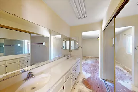 Bath - 1510 Karon St, Redlands, CA 92374 photo 3 of 5
