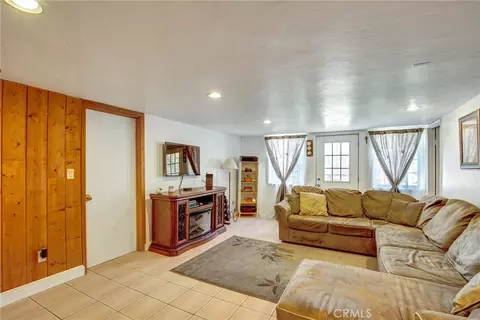Living - 1026 Arnold Way, Alpine, CA 91901 photo 5 of 6