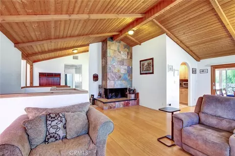 Living - 1026 Arnold Way, Alpine, CA 91901 photo 3 of 6