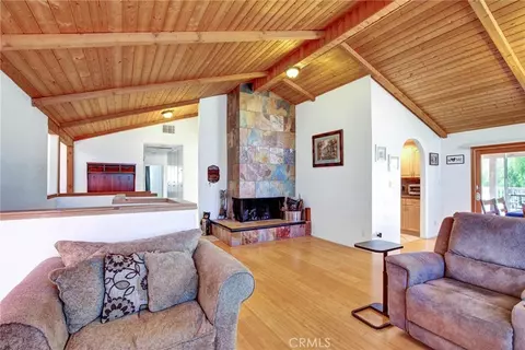 Living - 1026 Arnold Way, Alpine, CA 91901 photo 3 of 6