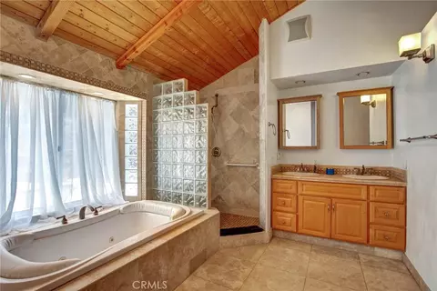 Bath - 1026 Arnold Way, Alpine, CA 91901 photo 2 of 3