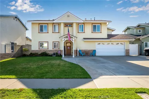 10211 Aqueduct Dr, Cypress, CA 90630