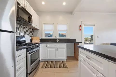 Kitchen - 325 E 14th, Long Beach, CA 90813 photo 2 of 3