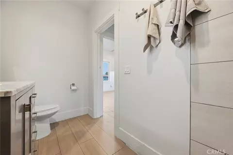 Entry Way - 325 E 14th, Long Beach, CA 90813 photo 3 of 4