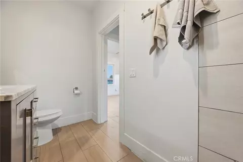 Entry Way - 325 E 14th, Long Beach, CA 90813 photo 3 of 4