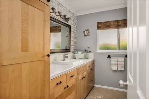 Bath - 537 S Gardner, Orange, CA 92866 photo 5 of 7