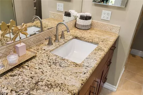 Bath - 537 S Gardner, Orange, CA 92866 photo 2 of 7