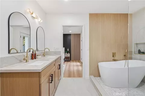 Bath - 3308 Faust, Long Beach, CA 90808 photo 4 of 10