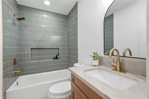 Bath - 3308 Faust, Long Beach, CA 90808 photo 5 of 10