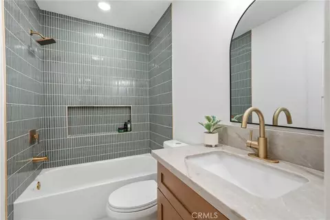 Bath - 3308 Faust, Long Beach, CA 90808 photo 5 of 10