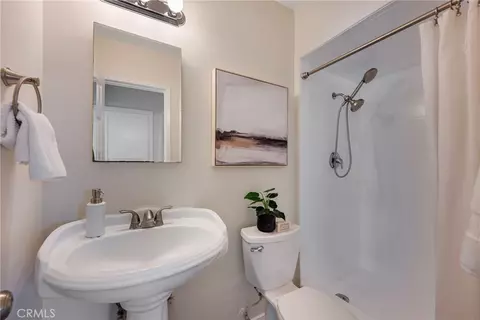 Bath - 618 S Pine Dr, Fullerton, CA 92833 photo 3 of 4