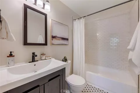 Bath - 618 S Pine Dr, Fullerton, CA 92833 photo 1 of 4