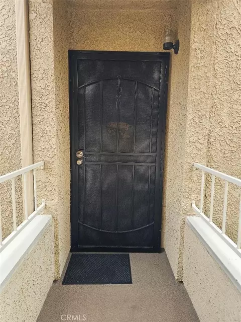 Exterior - 550 Orange Ave #320, Long Beach, CA 90802 photo 3 of 9