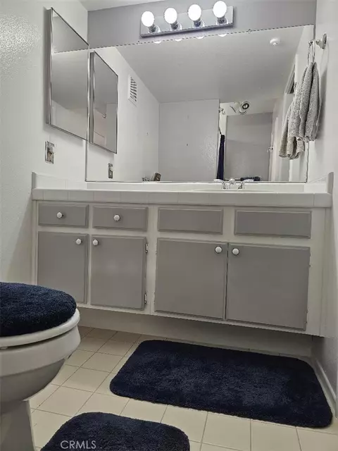 Bath - 550 Orange Ave #320, Long Beach, CA 90802 photo 2 of 5