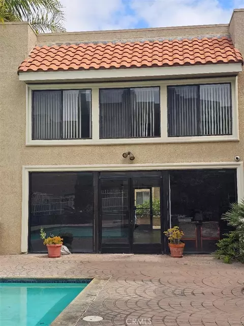 Exterior - 550 Orange Ave #320, Long Beach, CA 90802 photo 8 of 9