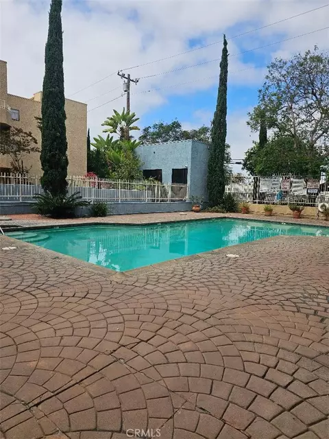 Exterior - 550 Orange Ave #320, Long Beach, CA 90802 photo 6 of 9