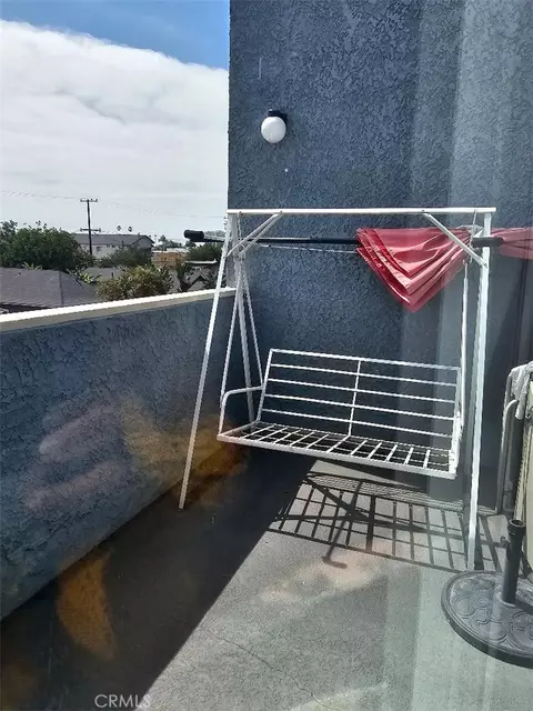 Exterior - 550 Orange Ave #320, Long Beach, CA 90802 photo 4 of 9