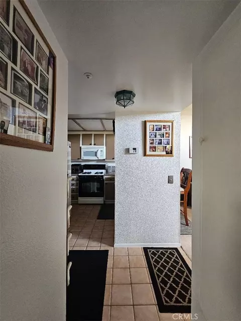 Entry Way - 550 Orange Ave #320, Long Beach, CA 90802 photo 3 of 3
