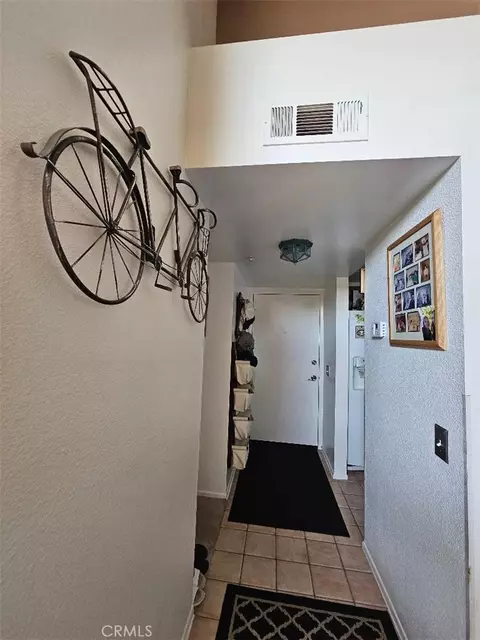Entry Way - 550 Orange Ave #320, Long Beach, CA 90802 photo 2 of 3