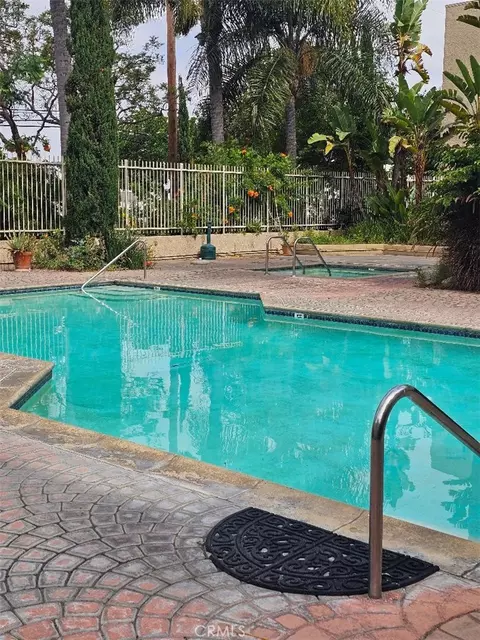 Exterior - 550 Orange Ave #320, Long Beach, CA 90802 photo 9 of 9