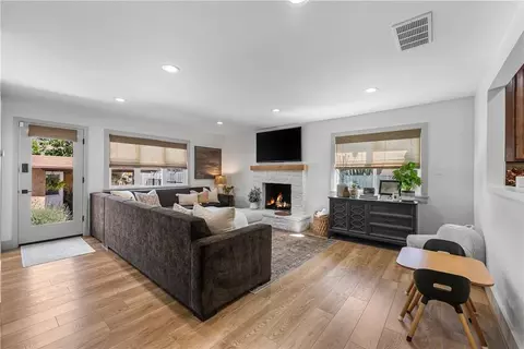 Living - 4427 E Rosada St, Long Beach, CA 90815 photo 4 of 5