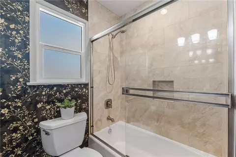 Bath - 4427 E Rosada St, Long Beach, CA 90815 photo 4 of 4