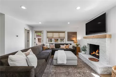 Living - 4427 E Rosada St, Long Beach, CA 90815 photo 5 of 6