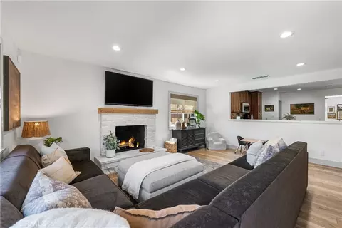 Living - 4427 E Rosada St, Long Beach, CA 90815 photo 4 of 6