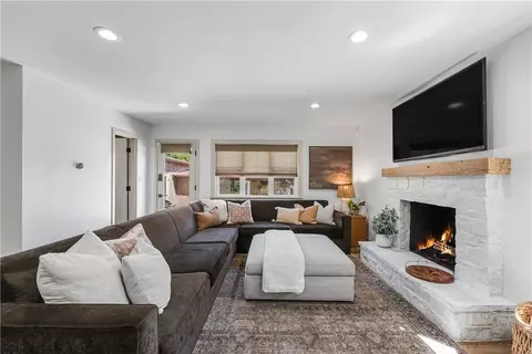 Living - 4427 E Rosada St, Long Beach, CA 90815 photo 5 of 5