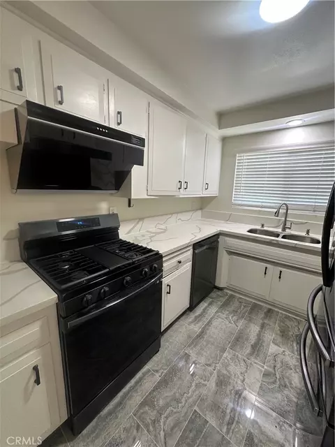 Kitchen - 1881 Mitchell Ave Unit #34, Tustin, CA 92780 photo 2 of 2
