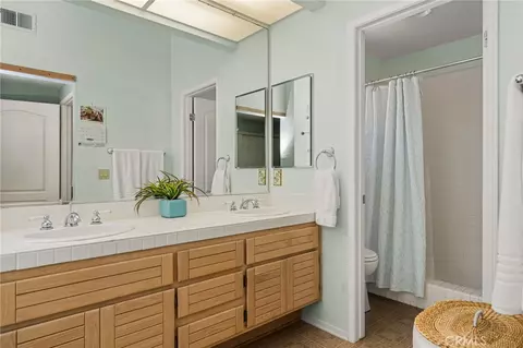 Bath - 860 E Chisholm Ct, Brea, CA 92821 photo 5 of 9