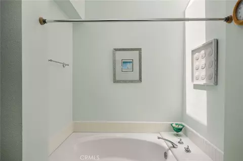 Bath - 860 E Chisholm Ct, Brea, CA 92821 photo 7 of 9