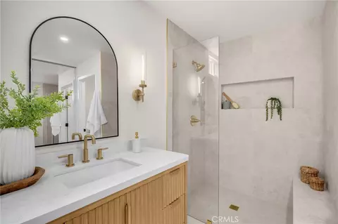 Bath - 846 Mooncrest, Brea, CA 92821 photo 5 of 6
