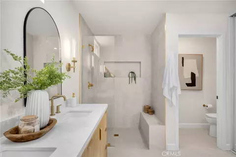 Bath - 846 Mooncrest, Brea, CA 92821 photo 4 of 6