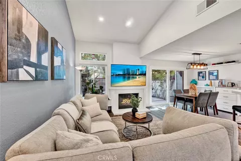 2342 Aspen St, Tustin, CA 92782