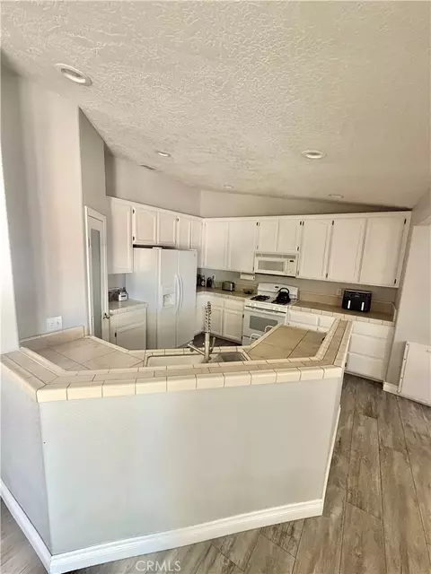 7736 El Cerrito, Hesperia, CA 92345