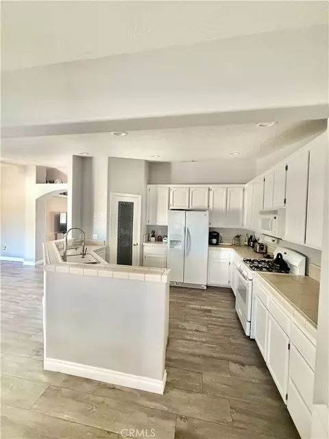 Kitchen - 7736 El Cerrito, Hesperia, CA 92345 photo 4 of 5