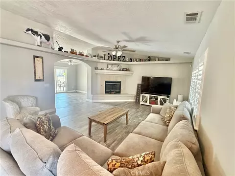 Living - 7736 El Cerrito, Hesperia, CA 92345 photo 4 of 7