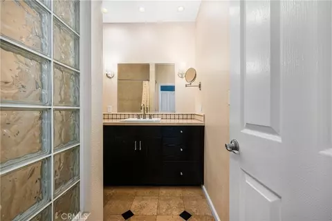 Bath - 425 E Ocean #440, Long Beach, CA 90802 photo 3 of 7