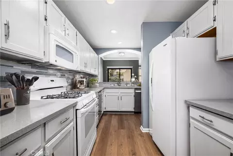 Kitchen - 425 E Ocean #440, Long Beach, CA 90802 photo 3 of 4