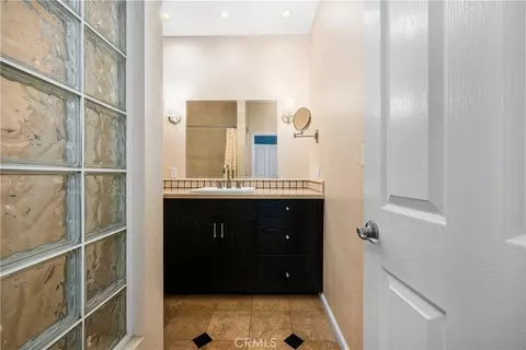 Bath - 425 E Ocean #440, Long Beach, CA 90802 photo 3 of 6