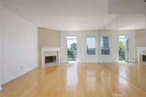 2604 E 20th St #305, Signal Hill, CA 90755