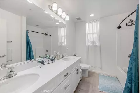 Bath - 4956 Willow #E, Montclair, CA 91763 photo 1 of 2