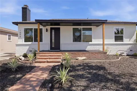 1098 E Ridgewood, Long Beach, CA 90807
