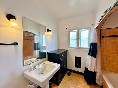 Bath - 3517 E 2nd, Long Beach, CA 90803 photo 5 of 7