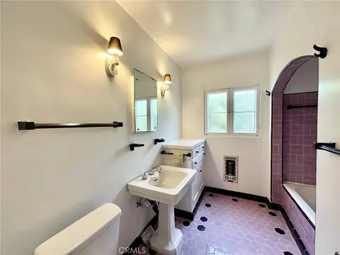 Bath - 3517 E 2nd, Long Beach, CA 90803 photo 4 of 7