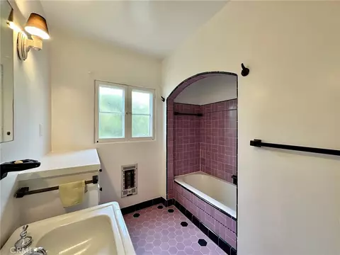 Bath - 3517 E 2nd, Long Beach, CA 90803 photo 3 of 7