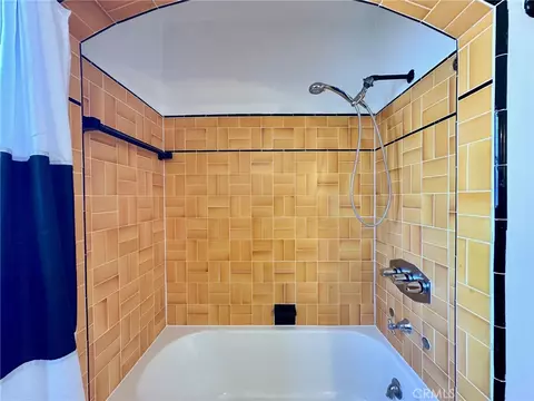 Bath - 3517 E 2nd, Long Beach, CA 90803 photo 7 of 7