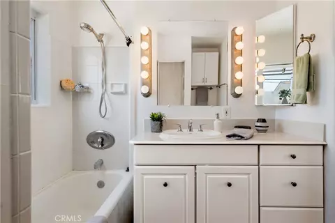 Bath - 3517 E 2nd, Long Beach, CA 90803 photo 2 of 7
